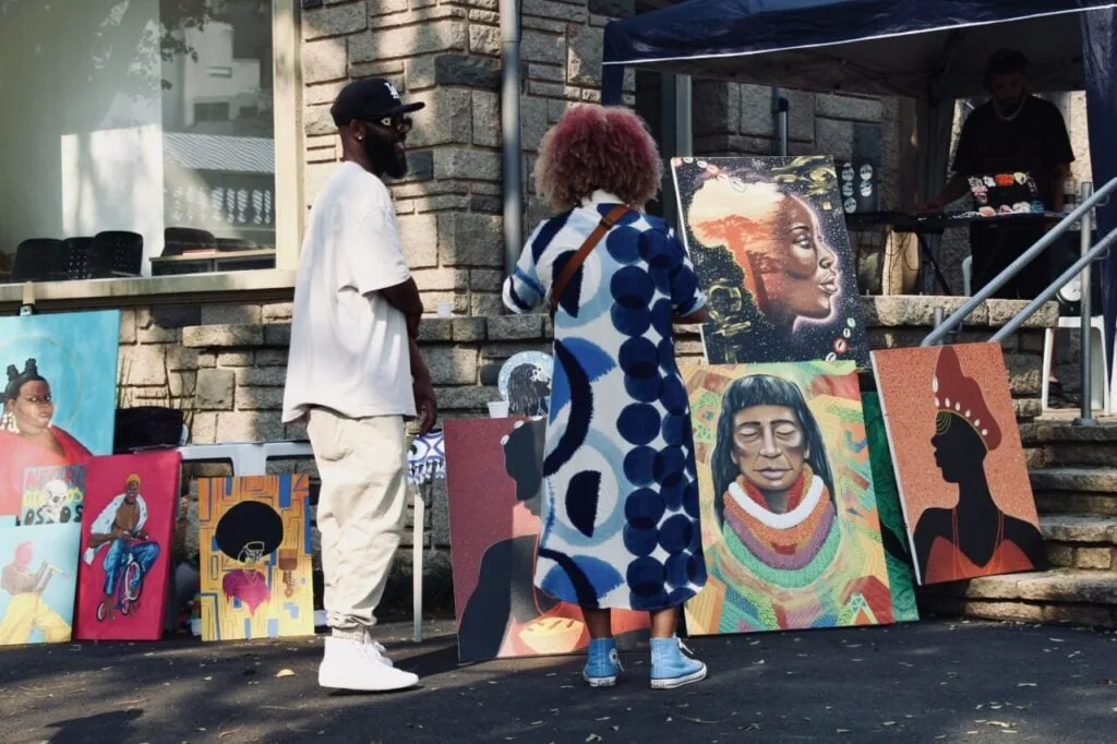 Feira em Curitiba com mais de 70 artistas independentes terá bingo com obras como prêmio e batalha de arte
