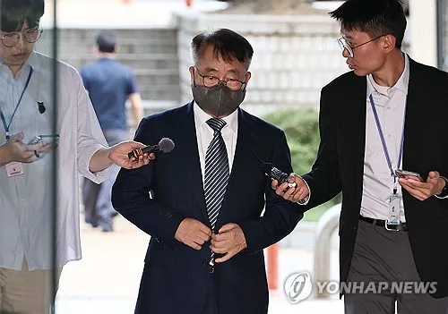 '조 단위 담합' 석유화학업체 임원 2명 구속…6명은 영장 기각