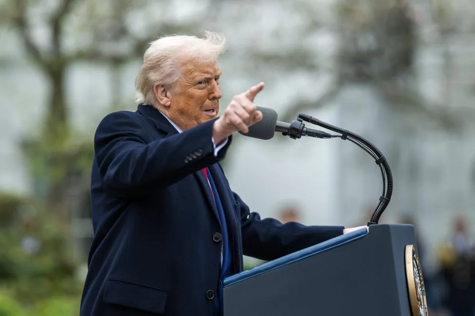 Justiça libera entrada de jornais barrados por Trump na Casa Branca