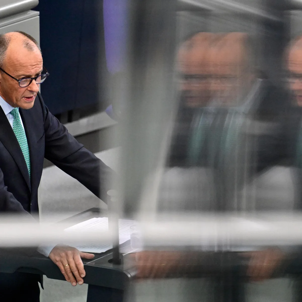 Sicherheit und Sozialpolitik - Regierungserklärung von Merz: Kein Euro, der in die Ukraine fließe, fehle bei den Sozial- oder den Bildungsausgaben