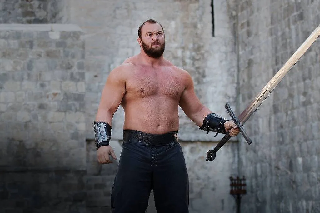 Montanha de 'Game of Thrones' drena 90 ml de líquido do joelho após competição