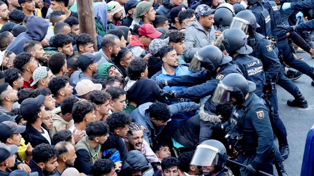 Más de 3.000 inmigrantes siguen en la calle en Ceuta tras un tenso realojo