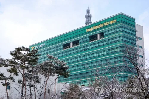 '아파트 관리비 7억 횡령' 추가 고소…친인척 등 공모 주장