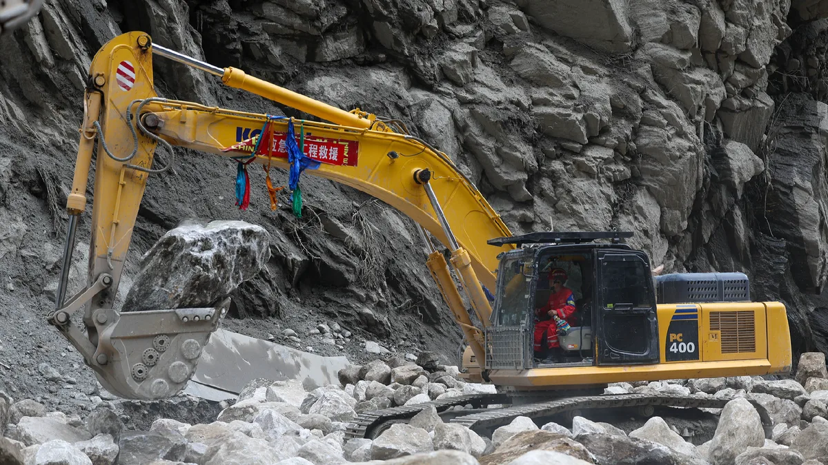 Road access to Gyirong Port cleared, in-depth rescue underway
