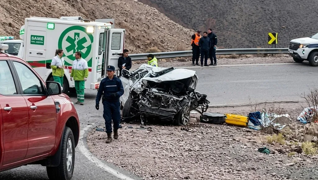 Tragedia en Jujuy: una camioneta cayó 80 metros en la Cuesta de Lipán y murió una mujer