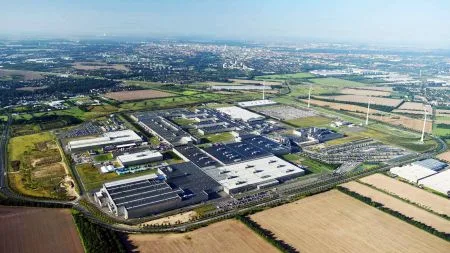 Ostdeutsche Automobilindustrie zwischen Tesla-Investitionen und VW-Krise