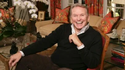 Bob Mackie, estilista conhecido como ‘Sultão das Lantejoulas’, morre aos 87 anos