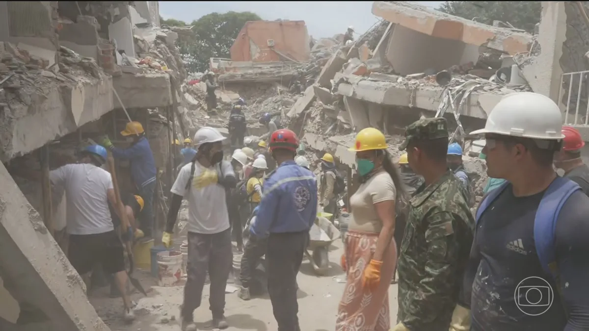 Na Colômbia, socorristas correm contra o tempo para encontrar mais sobreviventes do terremoto