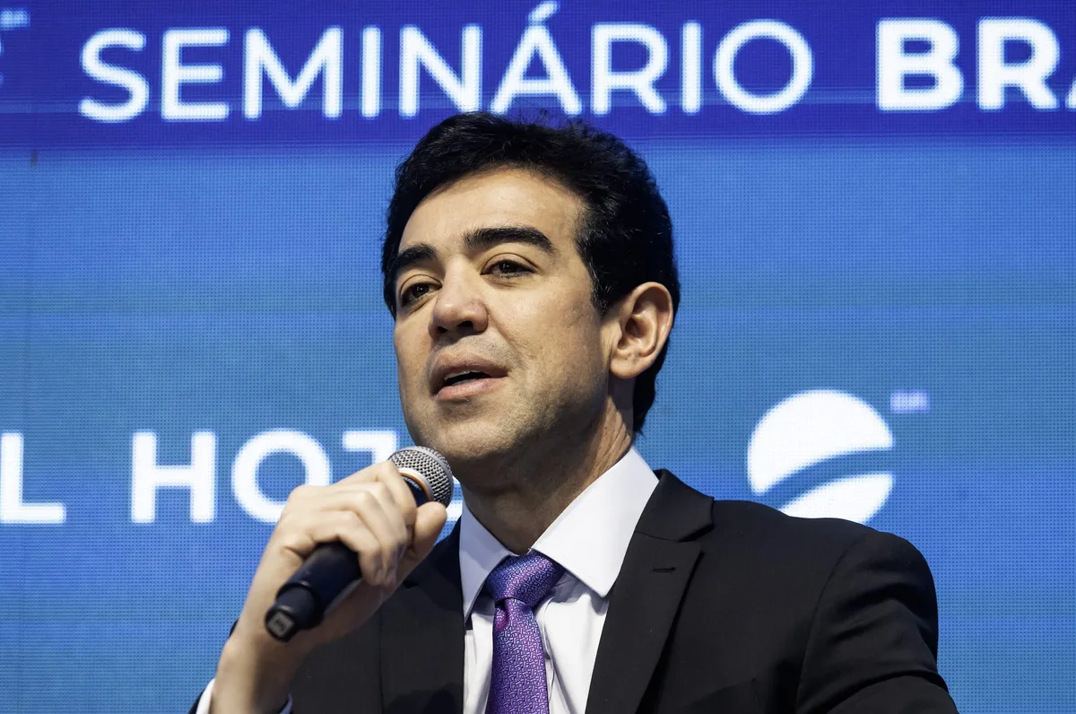 Bruno Dantas renuncia ao TCU; Alcolumbre articula Pacheco para a vaga