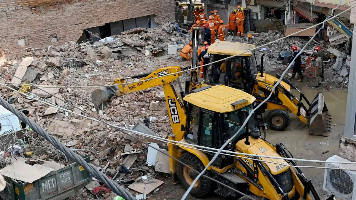Delhi building collapse: 5 MCD officials suspended, death toll rises to 7 - key points