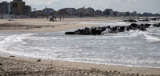 Marina di Chieuti in Italien: Urne aus Deutschland an italienischem Strand gefunden