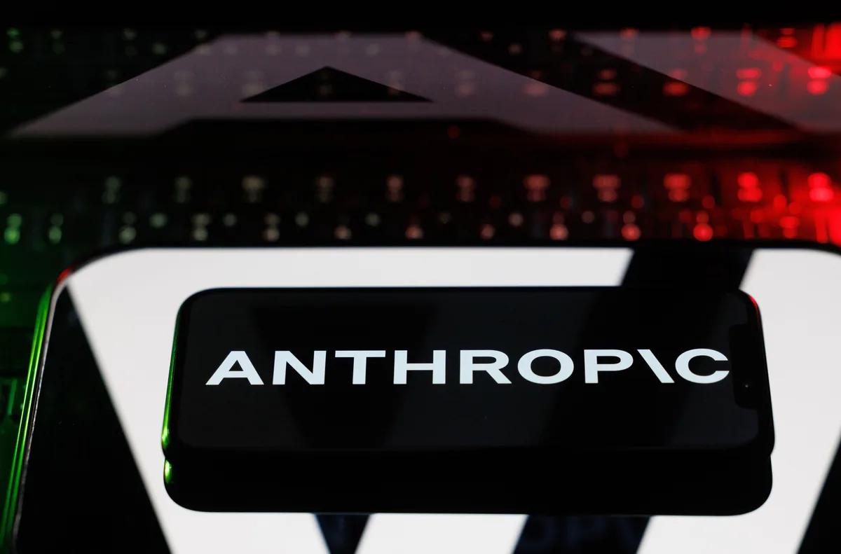 La rebelión de las máquinas: Anthropic reconoce que Claude hackeó 3 organizaciones durante pruebas