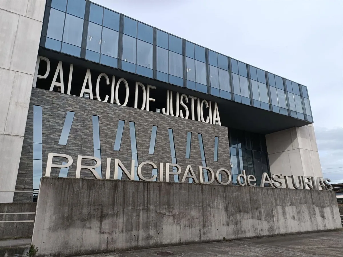 El acusado de apuñalar a su expareja en Gijón, condenado por quebrantar semanas antes la orden de alejamiento
