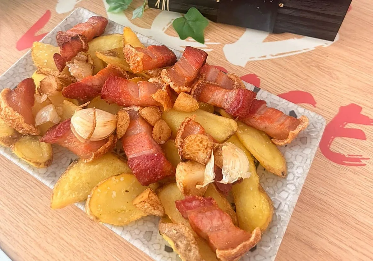 Planazo en Santa Cebada: sentarse en su terraza y pedir una caña bien fría con una tapa de torreznos