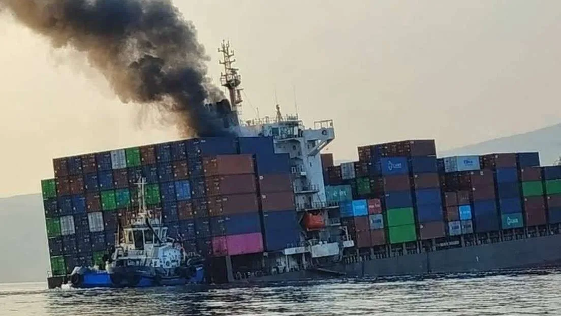 Se hunde buque en el estrecho de Ormuz tras chocar contra una mina naval