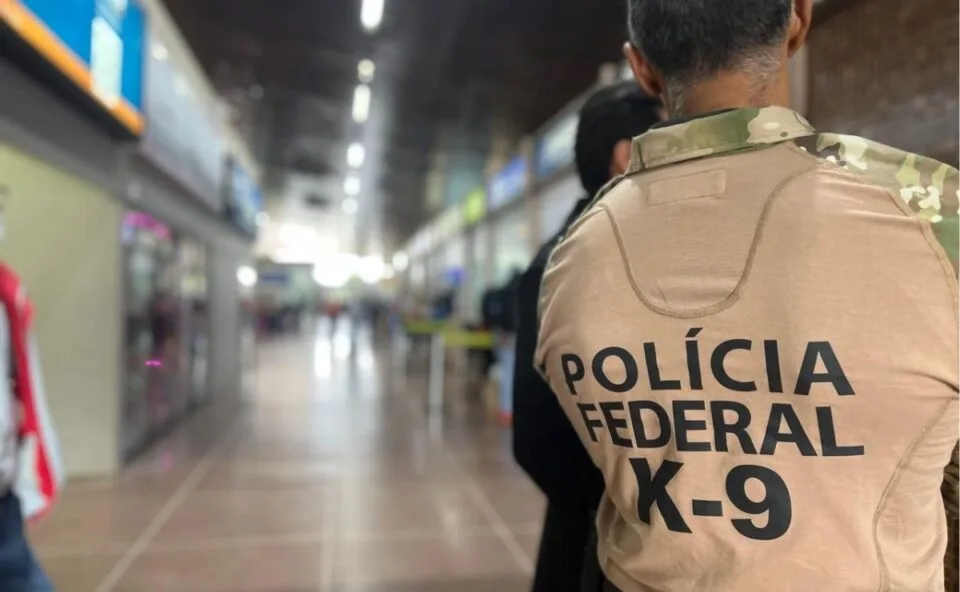 Condenado a 12 anos por estupro de vulnerável, idoso de 77 anos é preso na rodoviária de Foz do Iguaçu