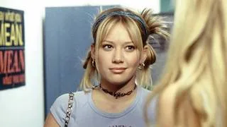 Hilary Duff sorprende como Lizzie McGuire y deja una pregunta en el aire