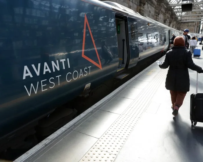 Train drivers secure 3.6% pay rise after threat of strikes on busy UK routes