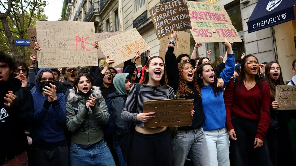 Los colegios ardiendo son solo un síntoma: Francia tiene un problema masivo con su deuda pública