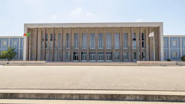 A dias de partir, alunos da ULisboa veem apoio Erasmus cair para metade