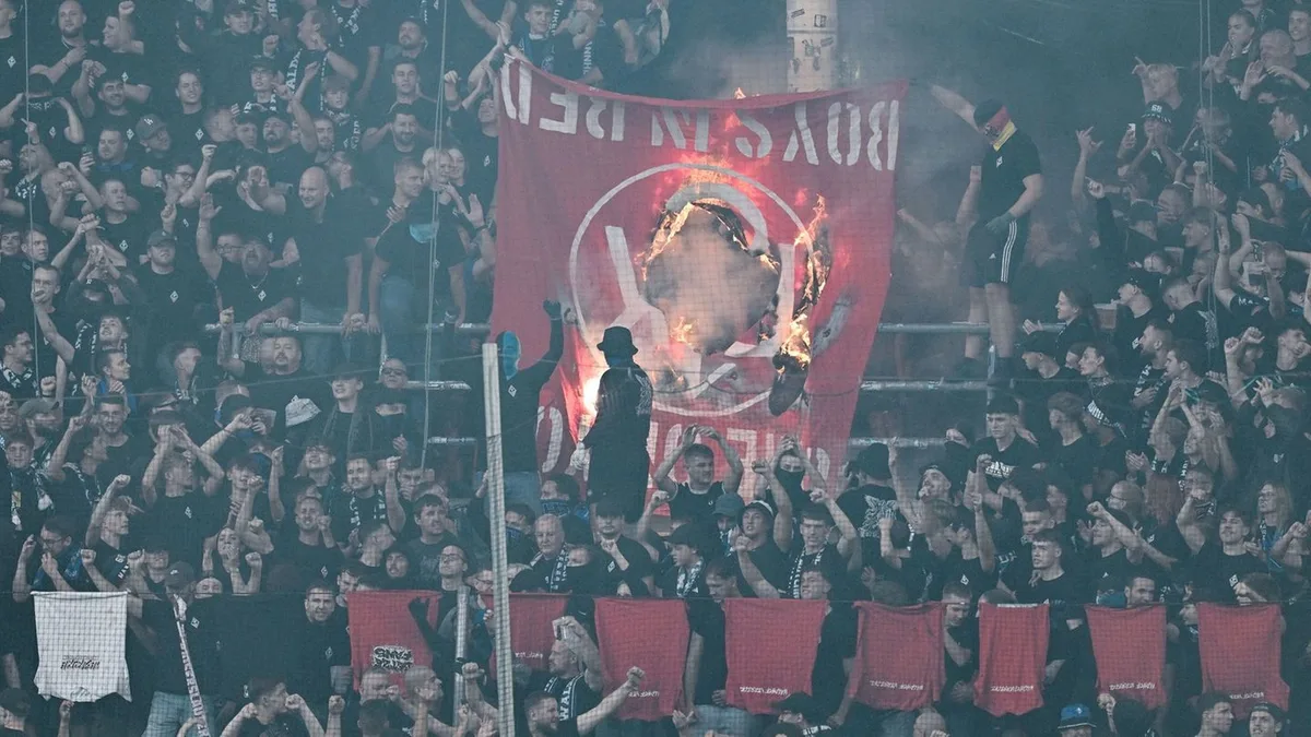 Mannheim gegen Kaiserslautern: Südwest-Derby eskaliert: Rudelbildung und Platzsturm im DFB-Pokal