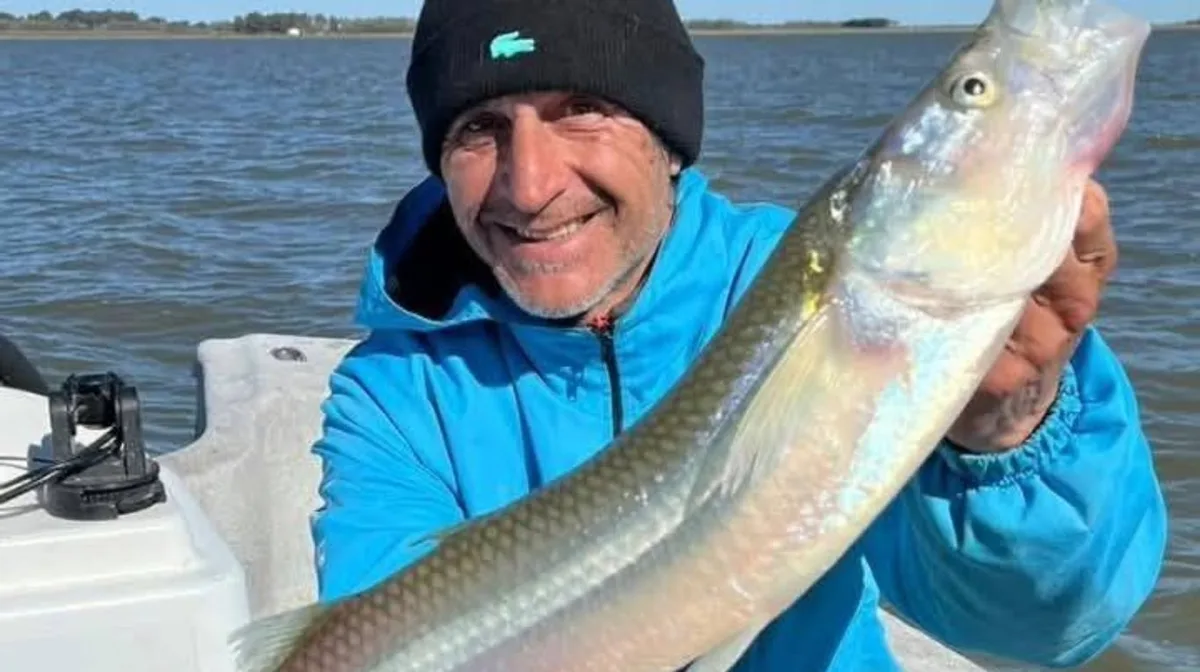 La emotiva despedida a uno de los pescadores que murió luego de que una lancha volcara en Laguna del Monte
