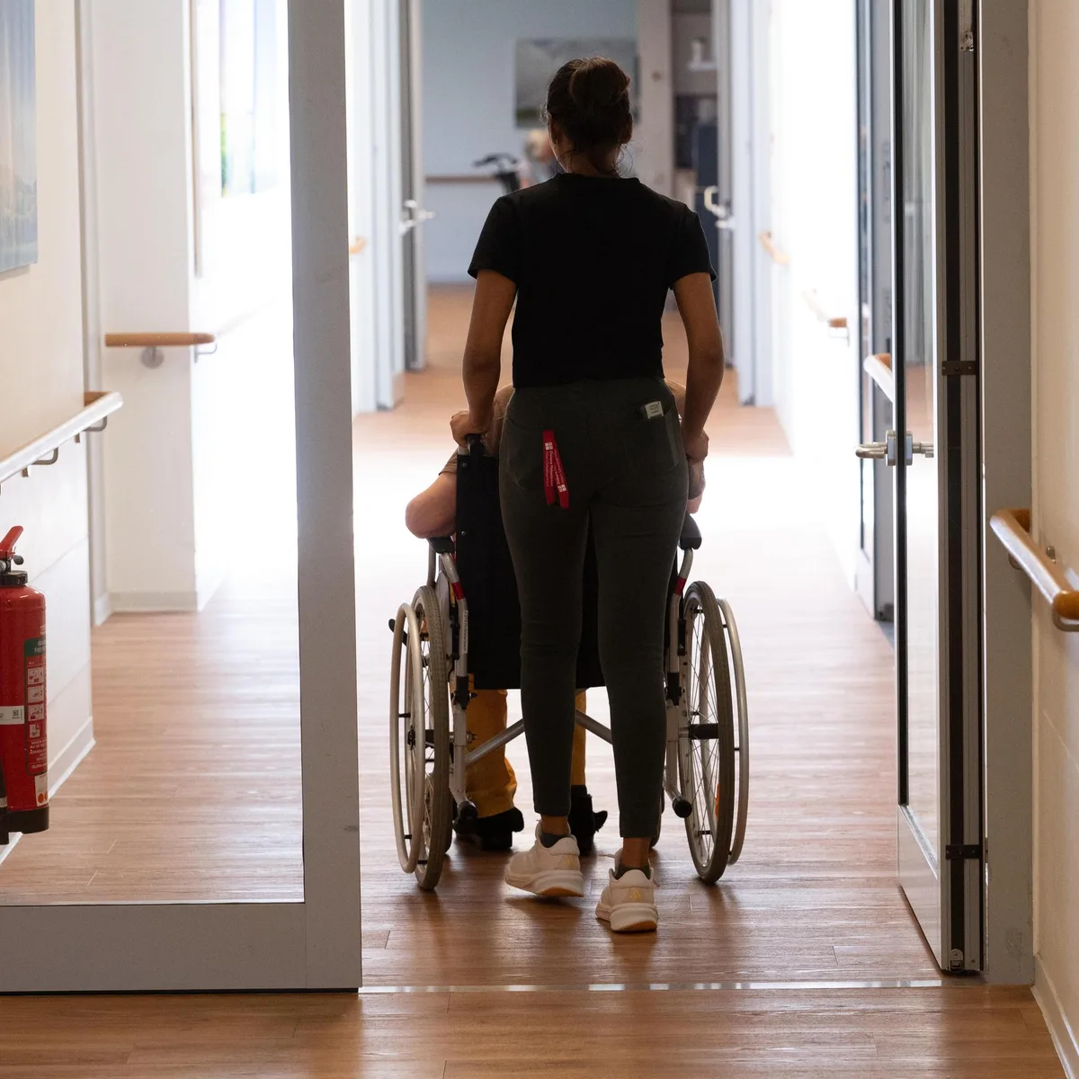 Steigende Kosten - Milliardenschweres Minus bei Pflegeversicherung erwartet - GKV-Vorsitzender Blatt: "Alarmstufe Rot"
