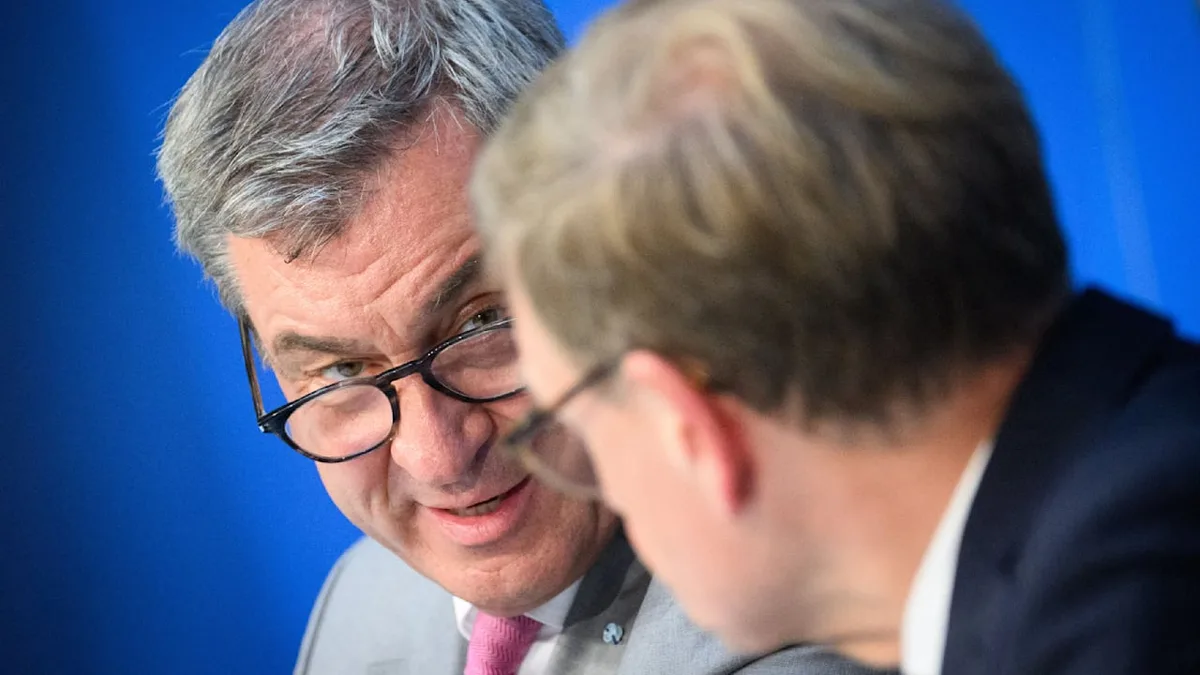 CSU-Chef stellt sich vor Merz - Söder räumt Kanzlertausch-Gerüchte um Dobrindt ab