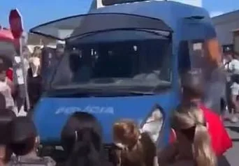 Autarca condena ataque a viaturas da PSP em Rabo de Peixe: “Foi um episódio muito triste”