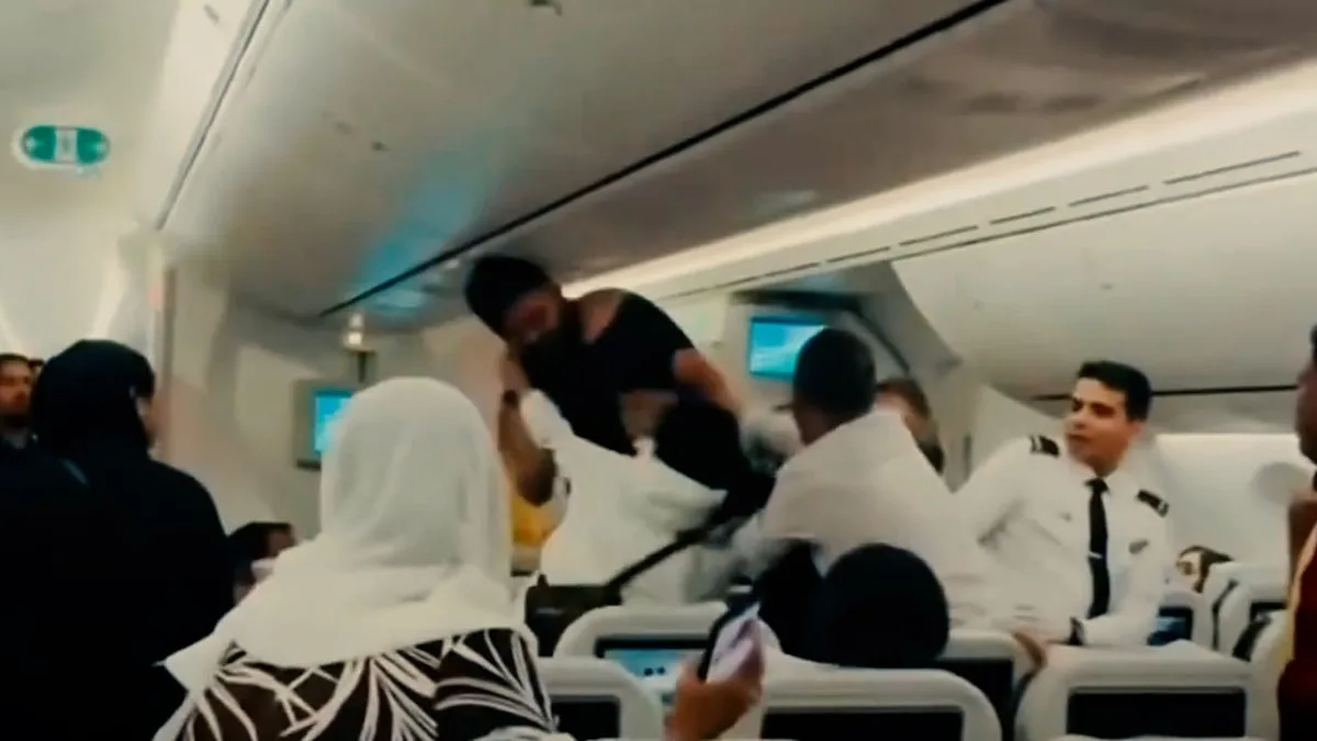 Prügelei auf Flug nach London - Passagiere schlagen sich an Bord