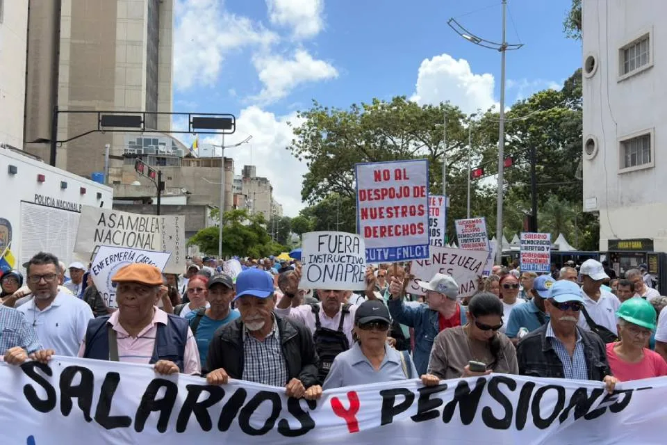 Sindicatos convocan movilización a Miraflores el #28Oct: No podemos seguir cobrando miserias