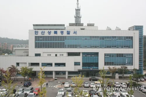 여성 BJ 목에 흉기 겨누고 경찰과 대치한 전 매니저 구속