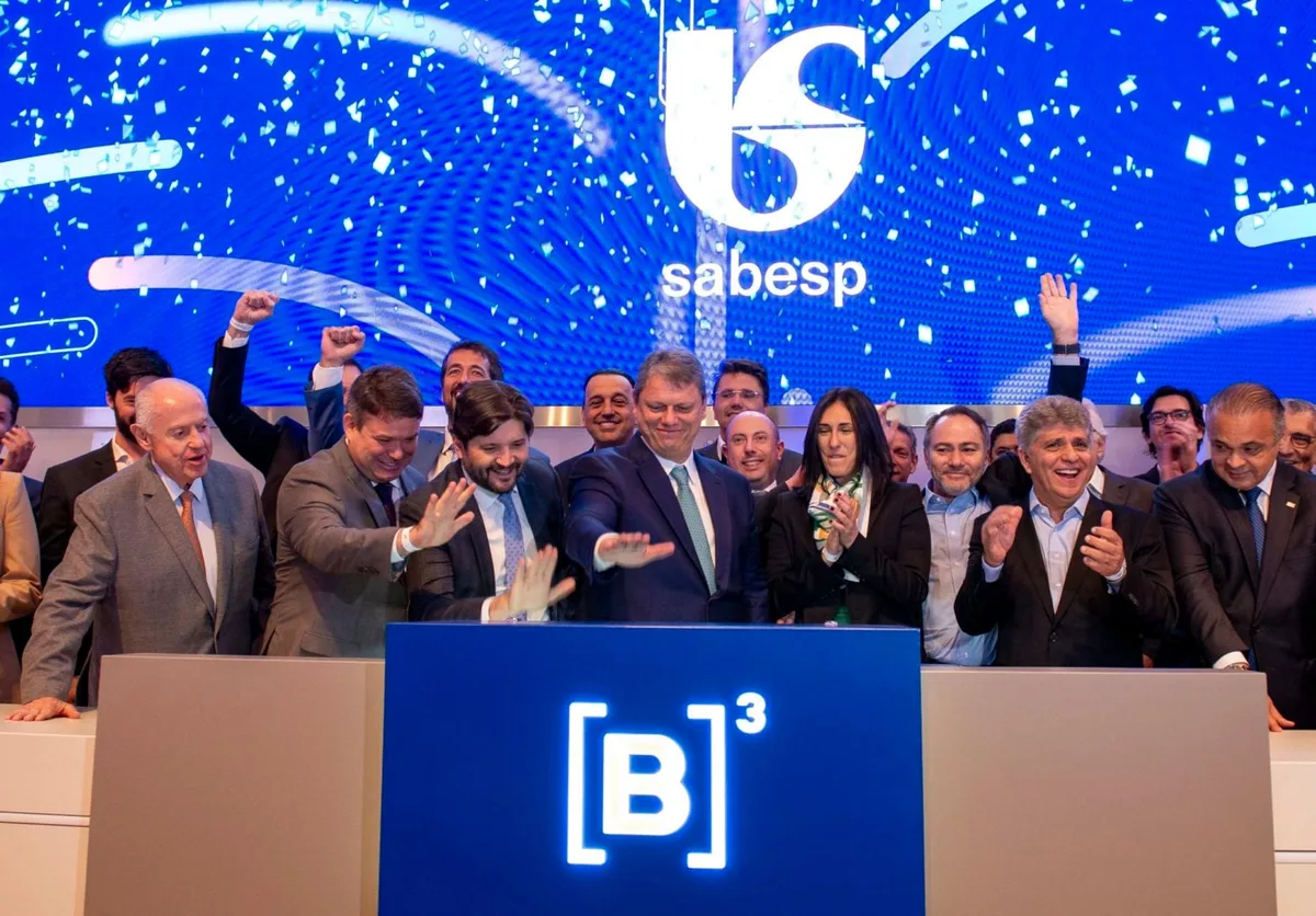 Sabesp privatizada sempre terá reajuste menor que pública, diz Tarcísio