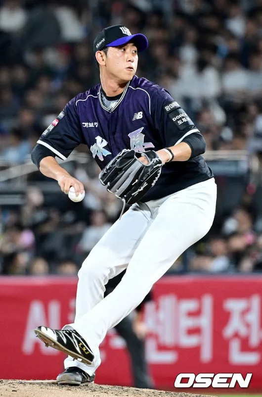 [사진]6회 마운드 오른 KT 김민수