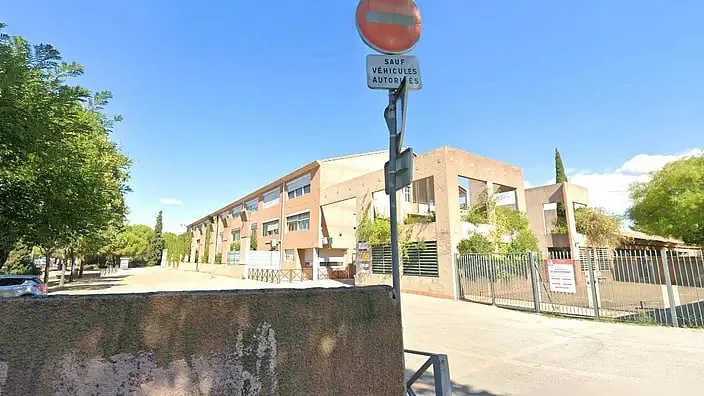 Diretor de escola e professora feridos a tiro em França