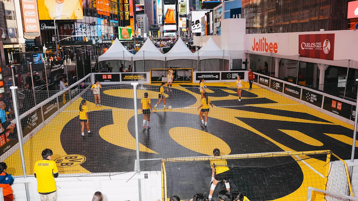 Spektakuläre US-Aktion - BVB kickt mitten auf dem Times Square