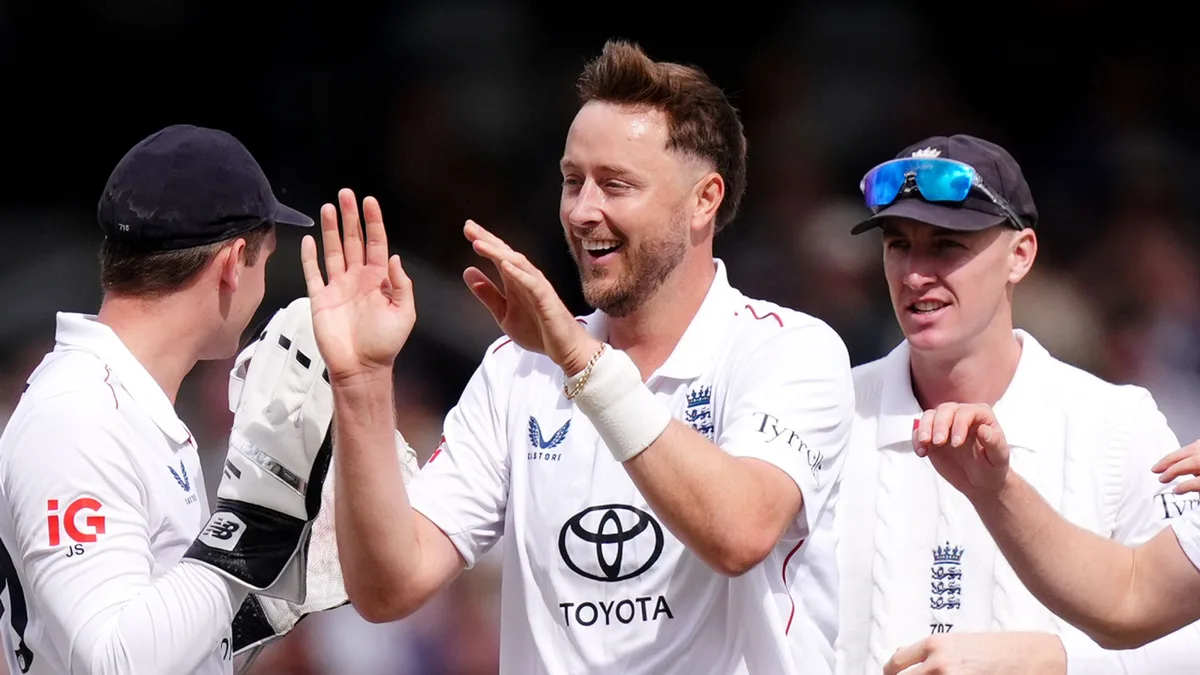 England skittle Pakistan at Headingley on Root's return as Test captain