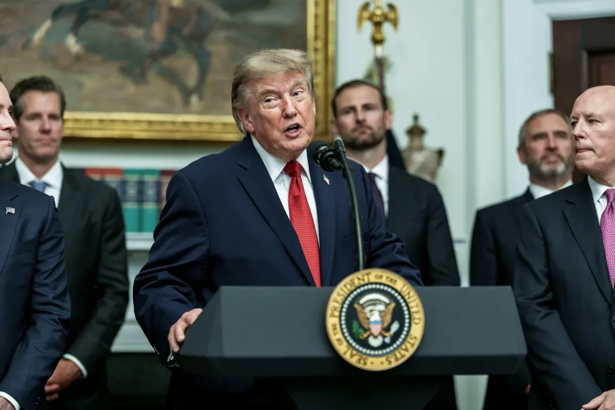 Trump ameaça nova ofensiva contra Irã: ‘vamos atacá-los com força’
