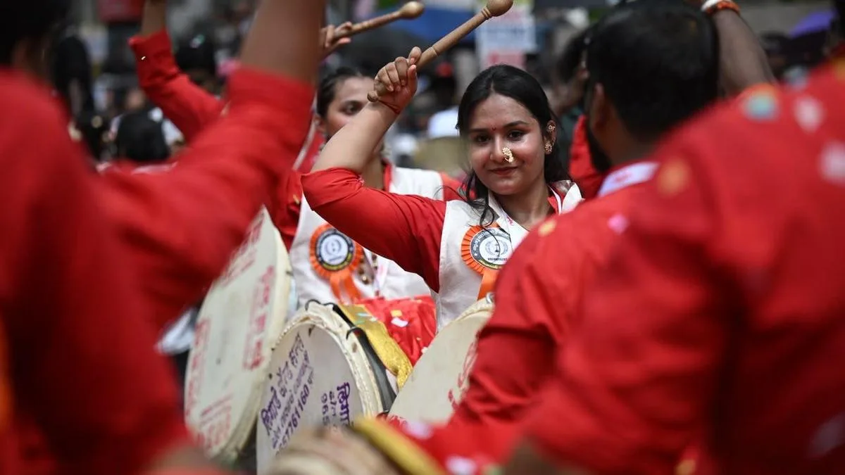 Pune’s Nashik Dhol team at Athachamayam rally in Kerala’s Thripunithura triggers row over alleged saffronisation