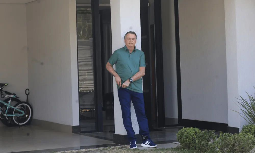 Moraes autoriza Bolsonaro a receber convidados para aniversário da filha Laura