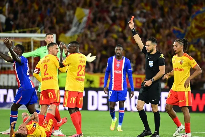 Trois matches de suspension ferme : Nuno Mendes sévèrement sanctionné après son carton rouge contre Lens lors du Trophée des champions