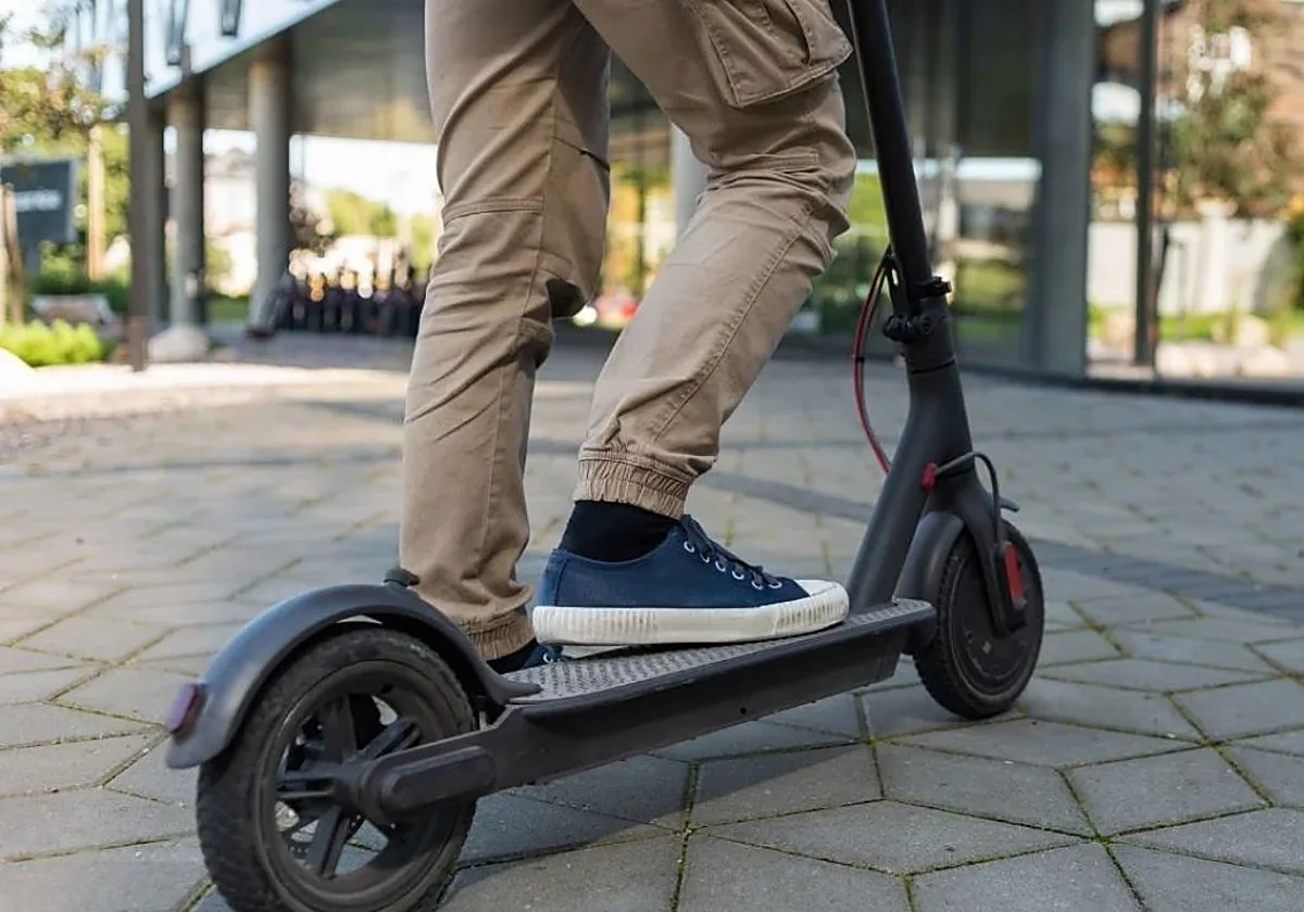 Para ir a diario al trabajo sin depender del bus y en oferta: este patinete plegable de 350 W
