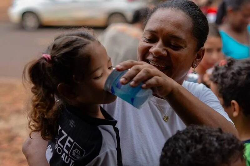 Estiagem prolongada muda hábitos e coloca hidratação no centro dos cuidados