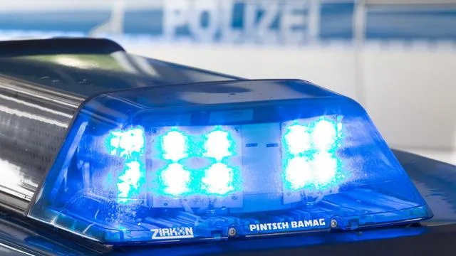 Unfälle: Autofahrer stirbt nach Aufprall auf Brückenwand