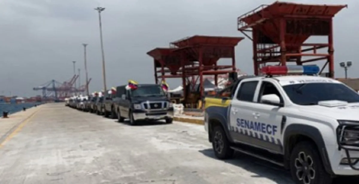 Con globos blancos y en caravana trasladaron cuerpos de 40 niños no reclamados al Cementerio La Esperanza en La Guaira