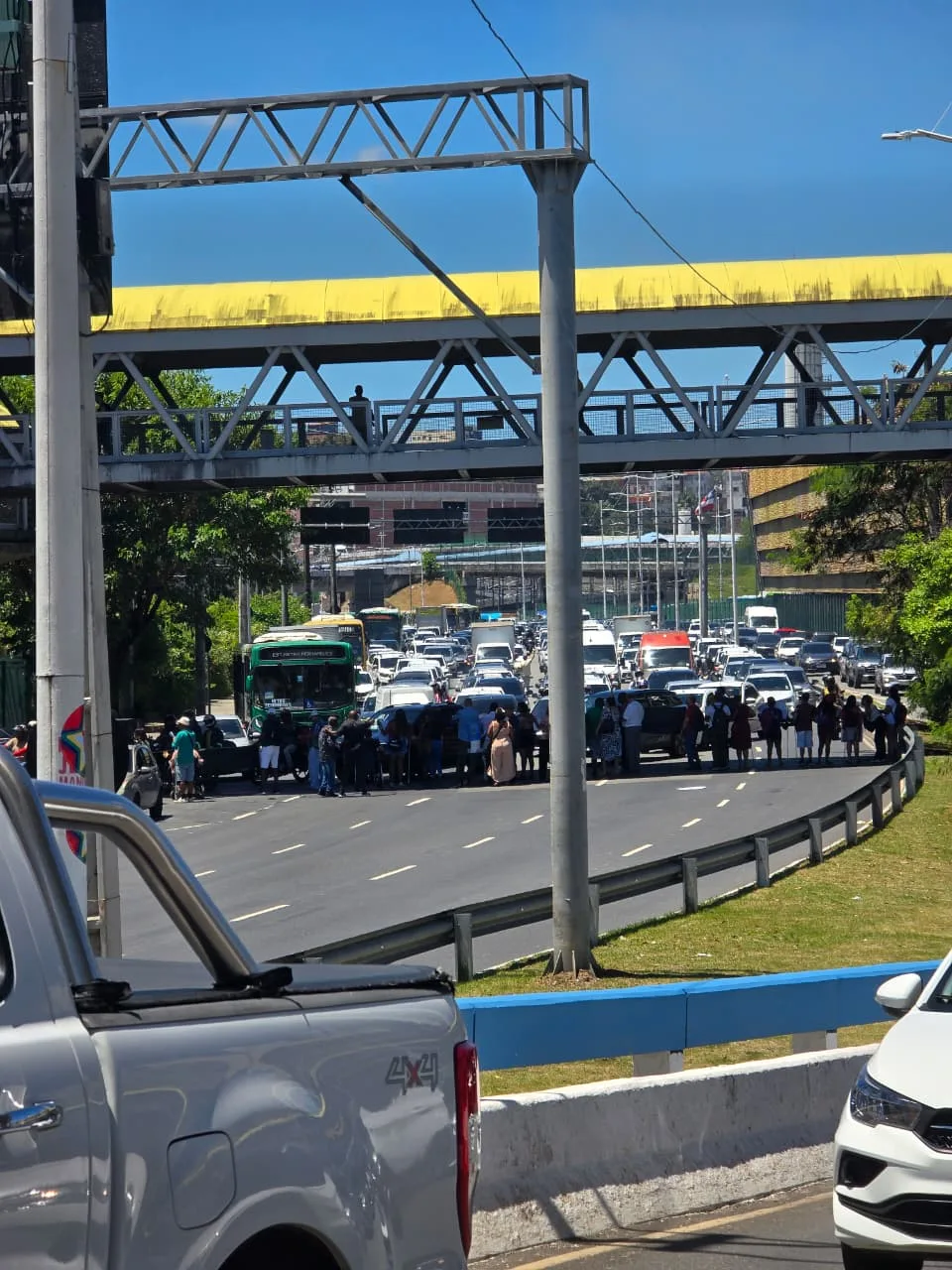 Manifestação causa congestionamento na antiga rodoviária de Salvador