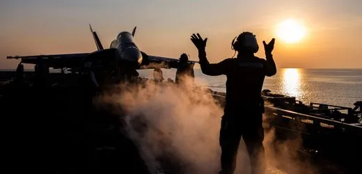 USS »Abraham Lincoln«: Missstände auf Flugzeugträger – Marine bestätigt acht Suizidversuche