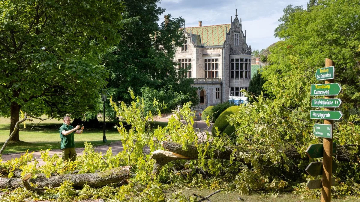 Sturmschäden: Schlosspark Altenstein nach Unwetter weiter gesperrt