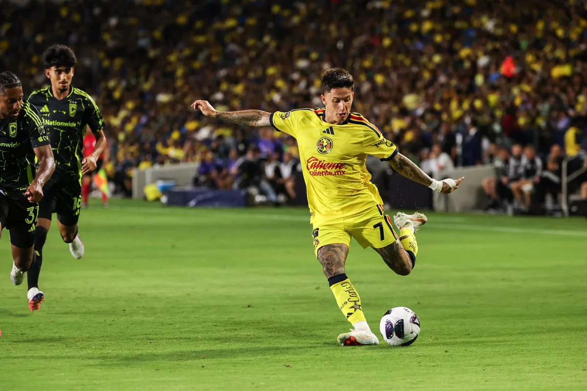 Ajax busca a Brian Rodríguez, directiva lanza oferta al América
