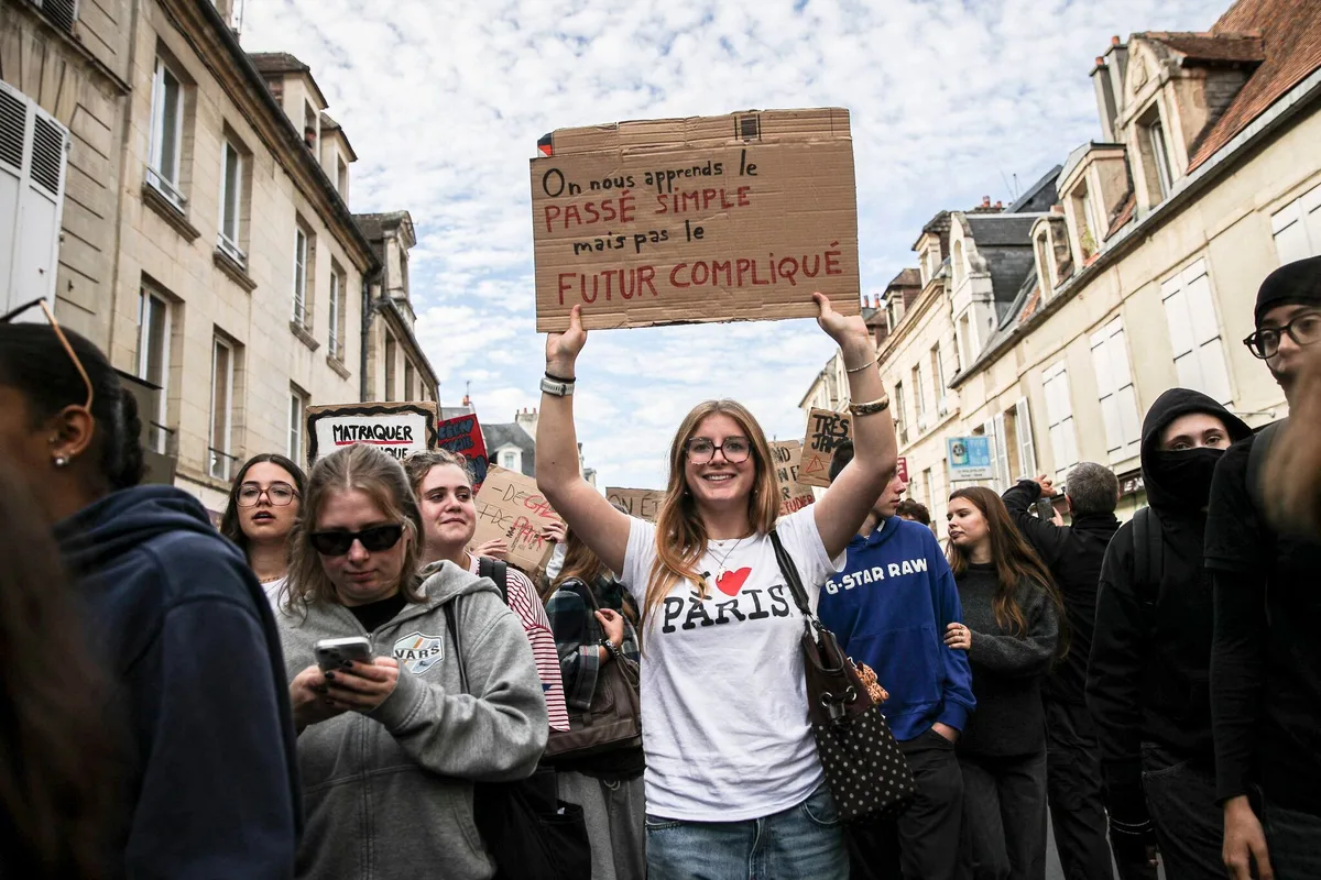 Mouvement des lycéens : la génération des 15-18 ans, une jeunesse plurielle qui a grandi dans un monde incertain